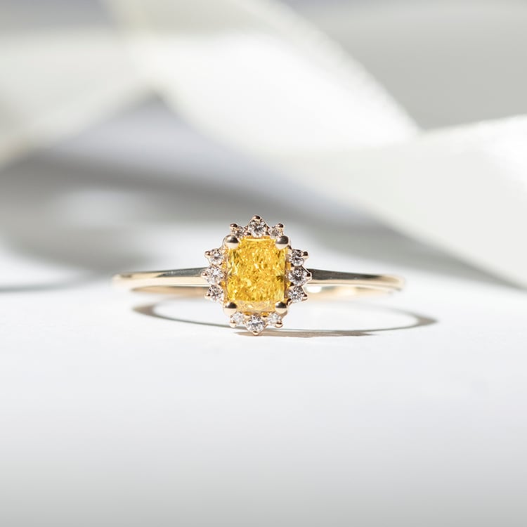 Halo-Ring mit einem IGI zertifizierten 0.32 ct gelben Lab Grown Diamanten Jolyon 113520