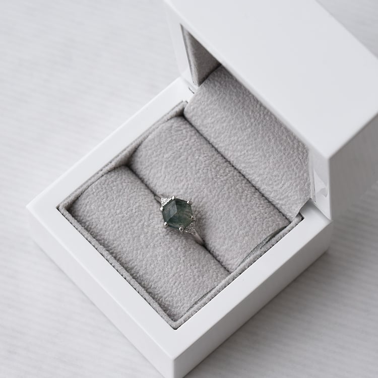 Goldener Verlobungsring mit Moosachat und Diamanten Yasmeen 71503