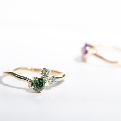 Cluster Schmuckset mit grünen Diamanten und Edelsteinen Halli
