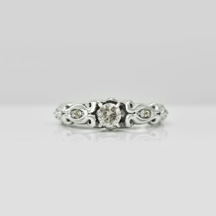Goldener Verlobungsring mit Diamanten 17319