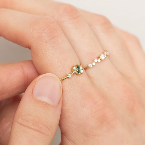 Cluster Ring mit Lab Grown Smaragd und Diamanten Kasen