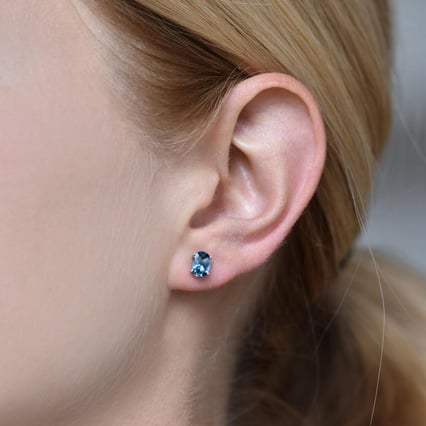 Ovale Topase in Goldohrringen Qati