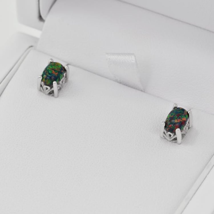 Bezaubernde Ohrstecker mit Opalen Jula 24605