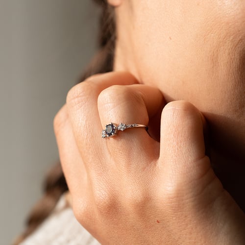 Verlobungsring mit Lab Grown Alexandrit und Diamanten Willa