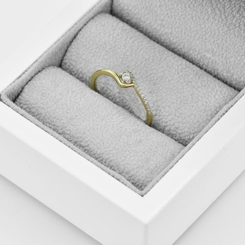 Goldener Verlobungsring mit Lab Grown Diamanten Anthia