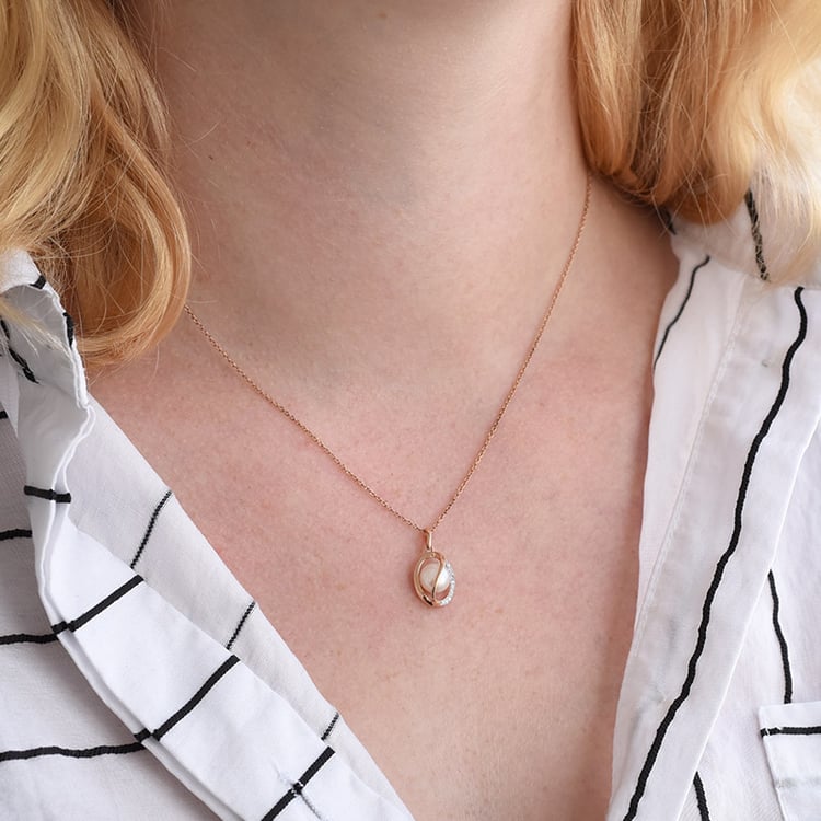 Goldener Anhänger mit Perle und Diamanten Jeong 87398