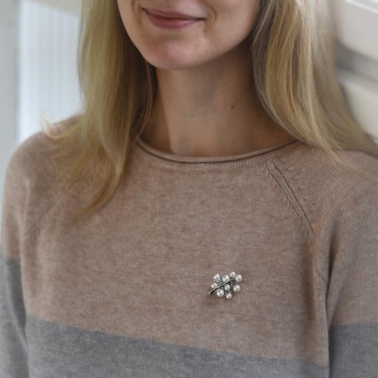 Silberne Perlenbrosche Mary 50464