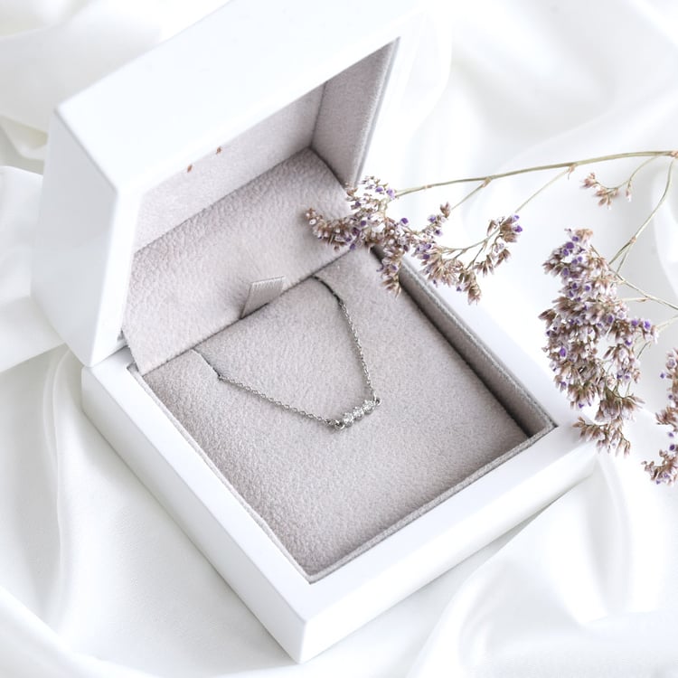 Minimalistisches Armband mit drei Diamanten Ohana 80896