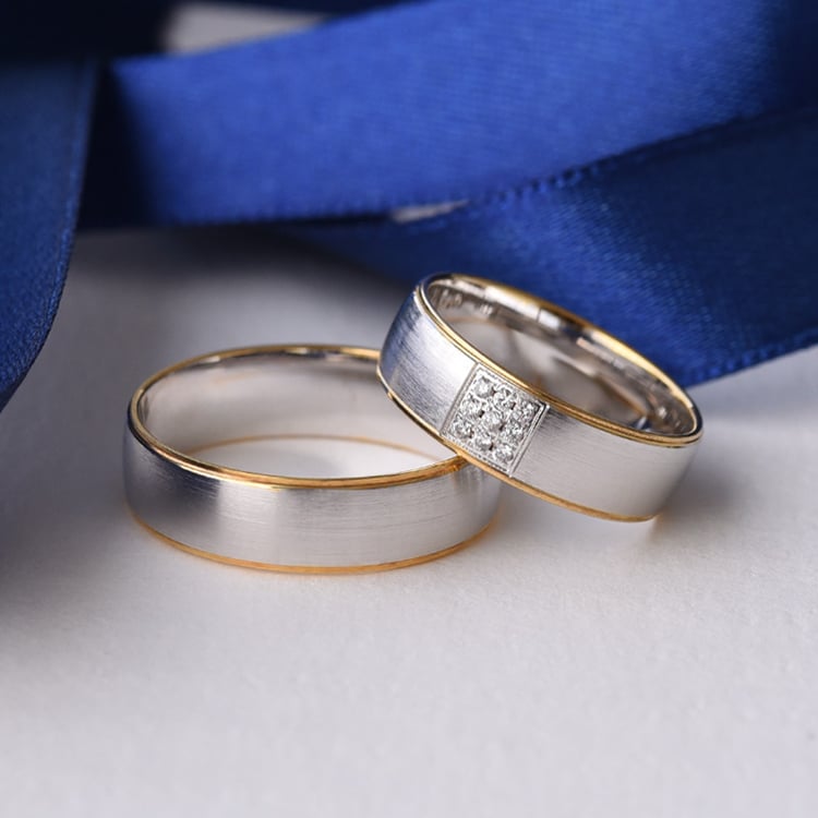 Goldene Eheringe mit Diamanten Audo 75976