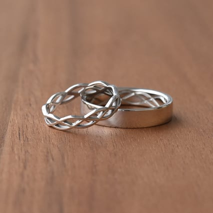 Goldene verflochtene Eheringe Amazu