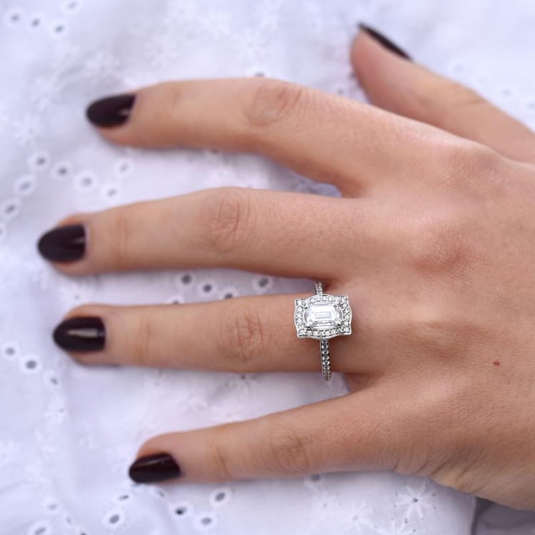 Ring aus Gold mit Diamanten 49662