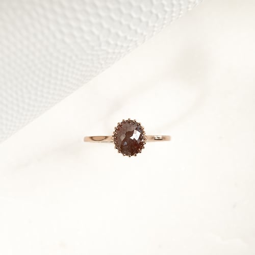 Goldring mit ovalem Salt and Pepper Diamanten Marcea