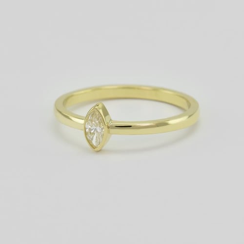 Goldenes Set mit zertifiziertem Diamant im Marquiseschliff Eliwa