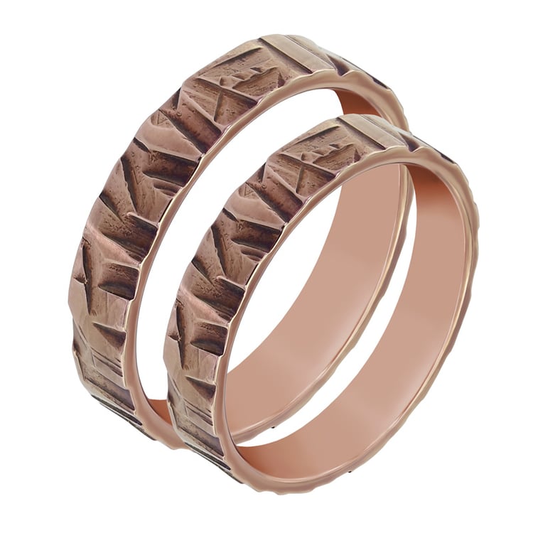 Goldene Eheringe mit Relief Ferskia