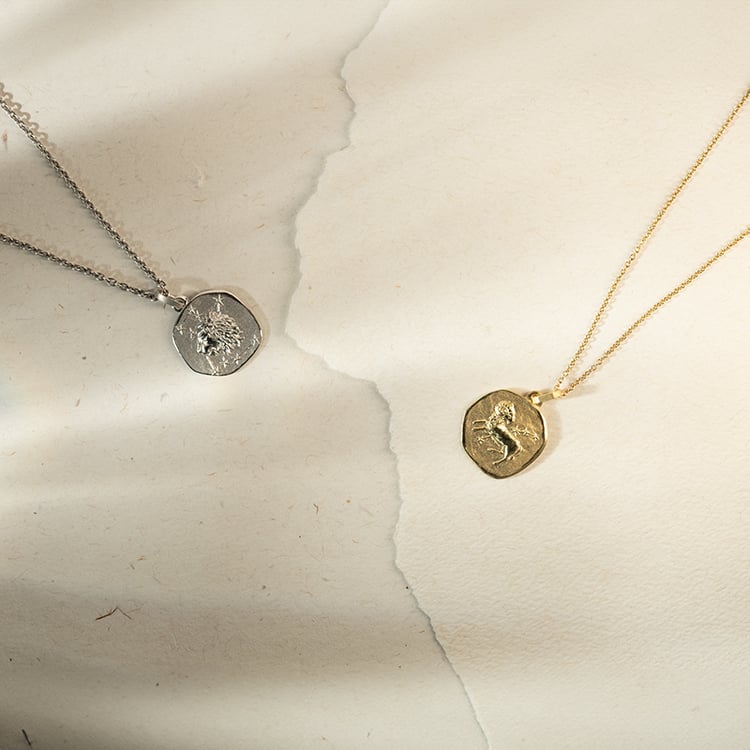 Goldanhänger mit Symbolen des Tierkreiszeichens 143624