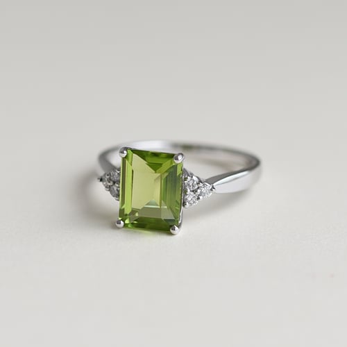 Goldring mit Olivin und DIamanten Chaitra
