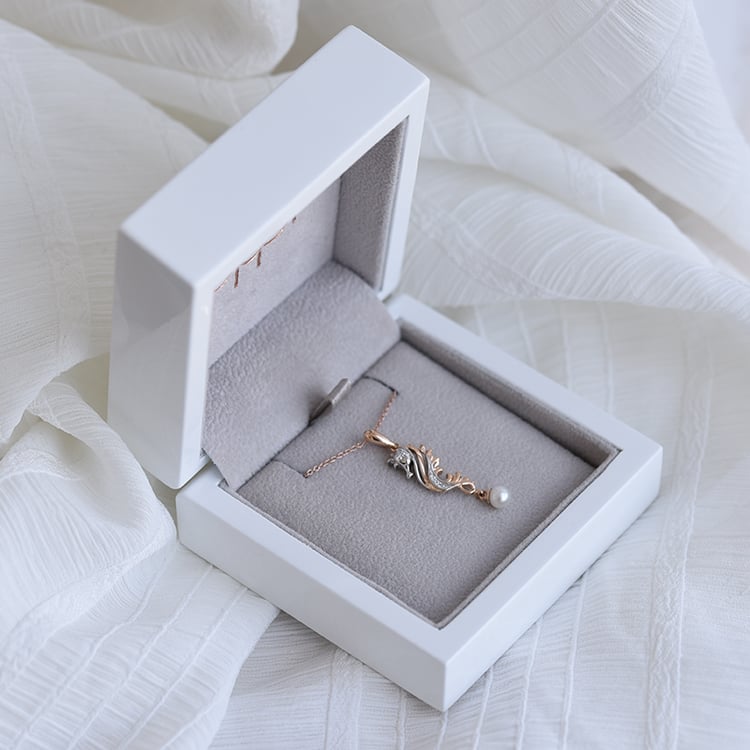 Goldener Anhänger mit Perle 63935