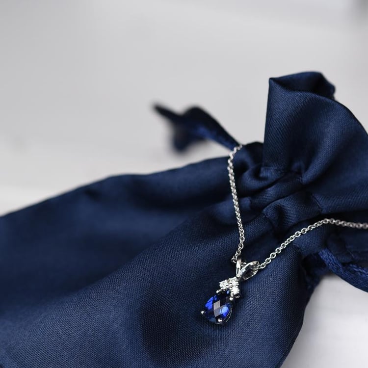 Saphir in Goldanhänger mit Diamanten Electrah 20399