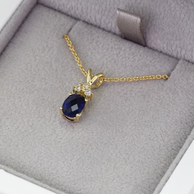 Halskette mit Saphir und Diamanten 48582