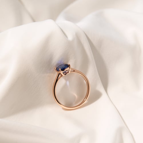 Goldring mit Cushion Tansanit Darion