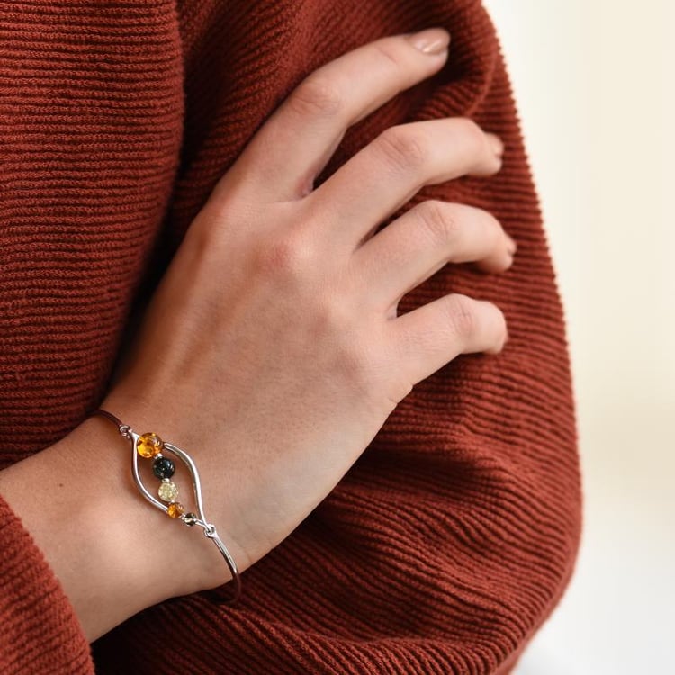 Silber Armband mit Bernstein auf dem Arm 50980