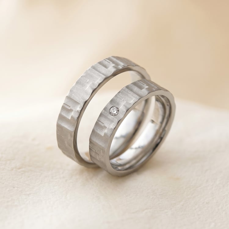 Flache Eheringe aus Titan mit Diamant Aria 168517