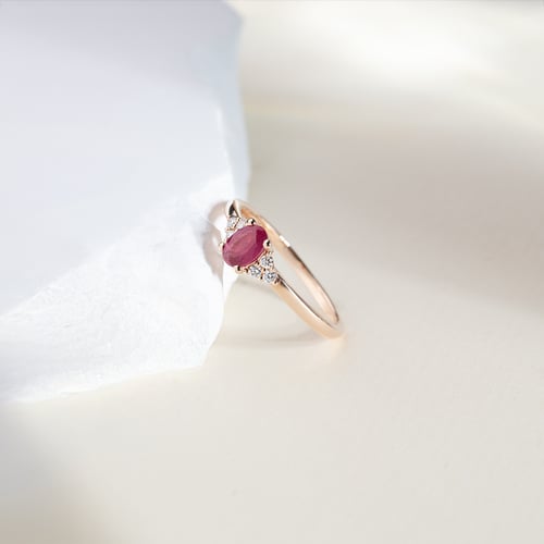 Verlobungsring mit Rubin und Diamanten Sheldo