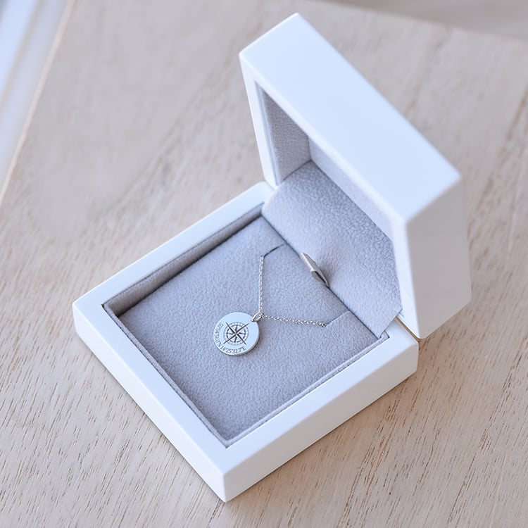 Goldanhänger mit gravierten Wunschkoordinaten Naira 60056