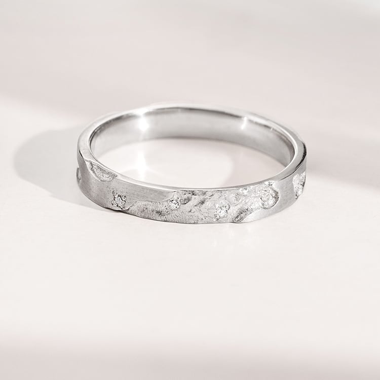 Goldene Eheringe mit von Hand gravierter Oberfläche Cley 155651