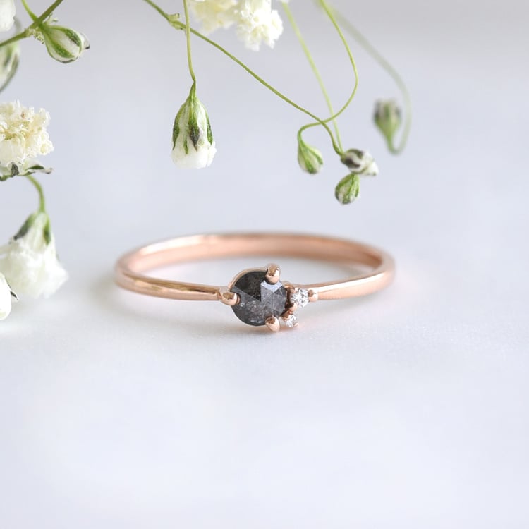 Zarter Ring mit Salt and Pepper Diamant Marine 78186