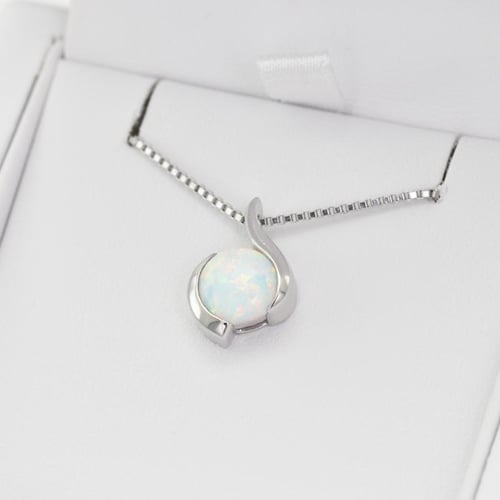 Silberne Anhänger mit weißem Opal Thirumal