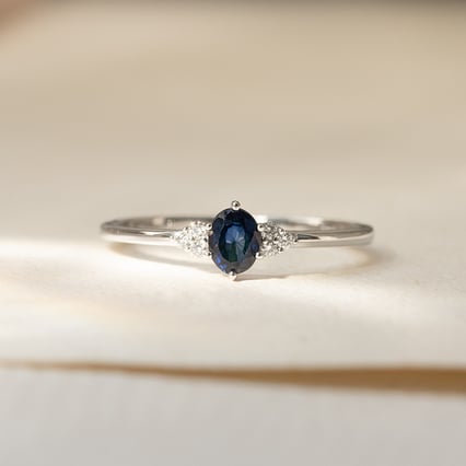 Goldring mit blauem Saphir und Diamanten Jufien