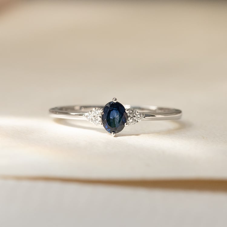 Goldring mit blauem Saphir und Diamanten Jufien 138034