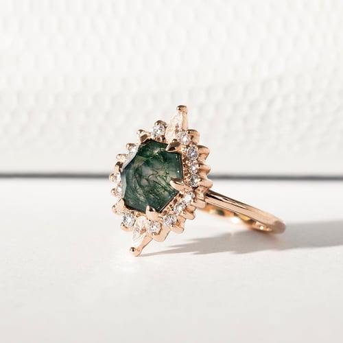 Eleganter Ring mit Moosachat und Moissaniten Melia