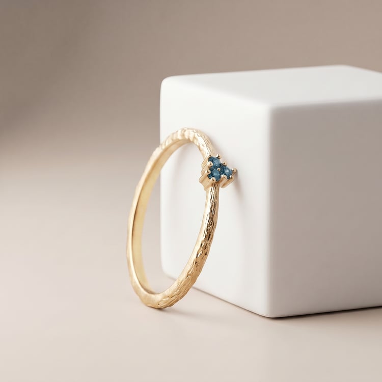 Zarter silberner Ring mit blauen Diamanten Milan 170397