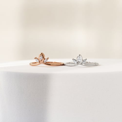 Ring in V-Form mit Lab Grown Marquise Diamanten Riori