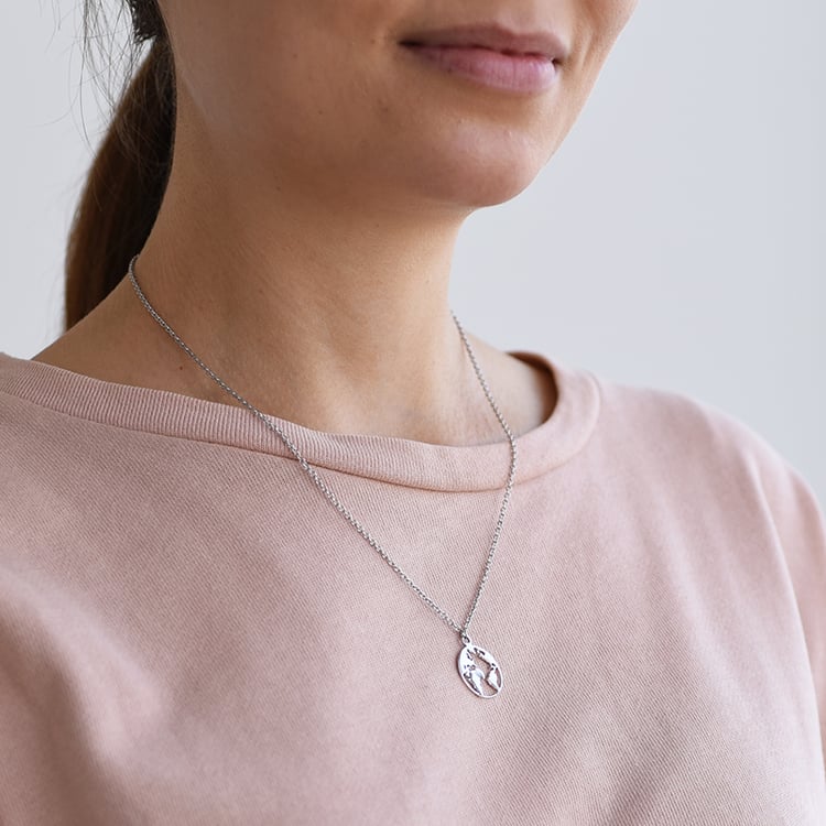 Minimalistischer Silberanhänger mit Weltkarte World 61631