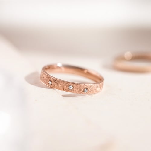 Extravagante Trauringe aus Gold mit Diamanten Alexis
