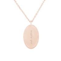 Ovaler Anhänger aus Gold mit einer doppelten Gravur Carol