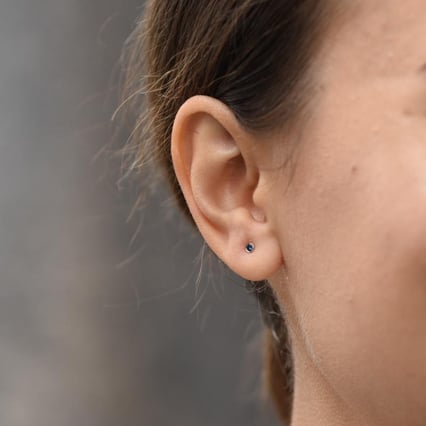 Ohrstecker mit blauen Diamanten Tofine