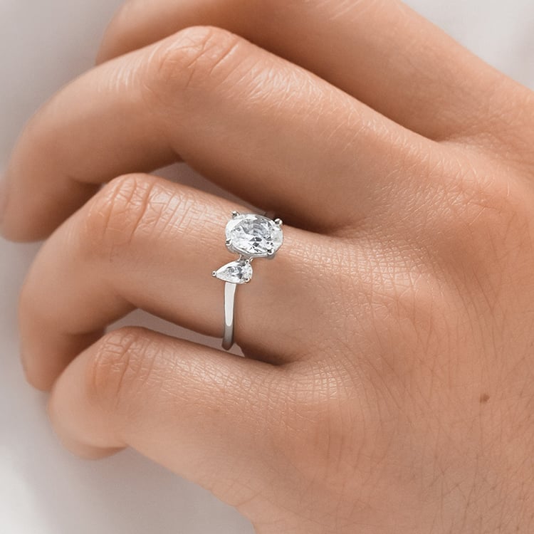 Ring mit ovalem Diamanten 154884