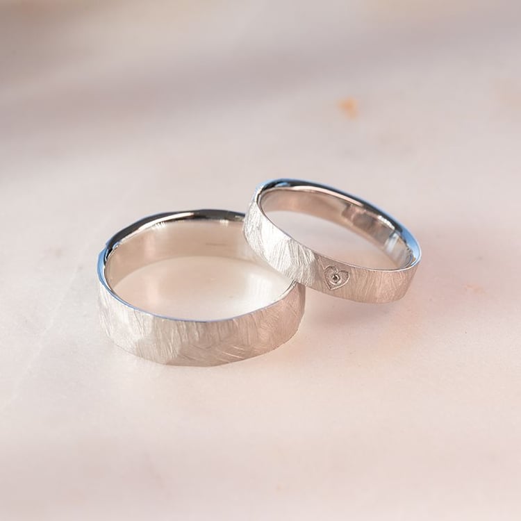 Eheringe mit einem Herz und Diamant Ernie 102551