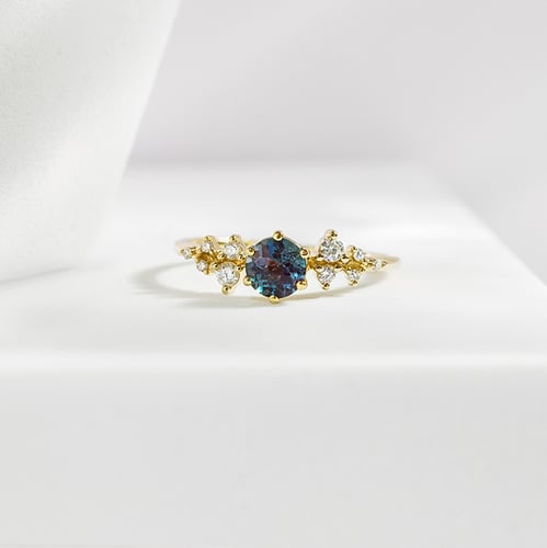 Verlobungsring mit Lab Grown Alexandrit und Diamanten Olha