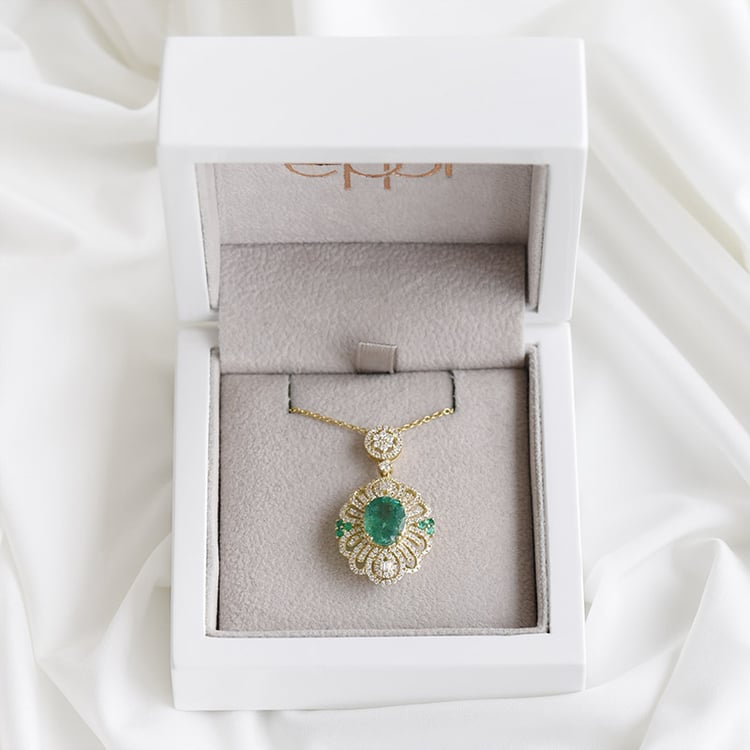 Anhänger mit Smaragden und Diamanten Kloe 88634