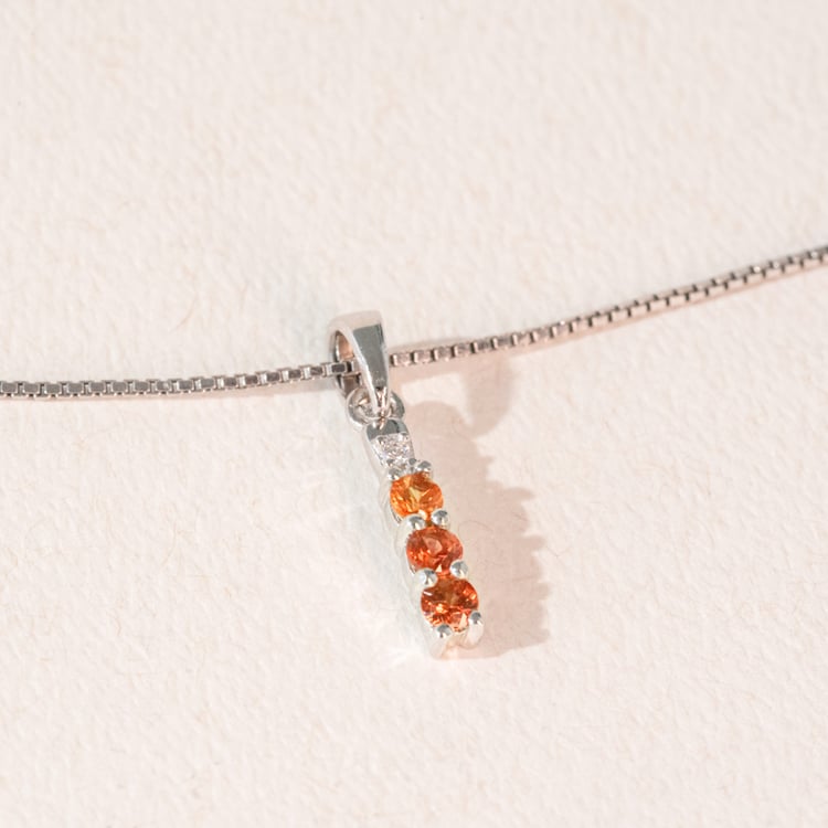 Zarter silberner Anhänger mit orangefarbenen Saphiren Freesia 101030