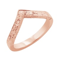 Ehering in V-Form mit Gravur von Hand Lizzie