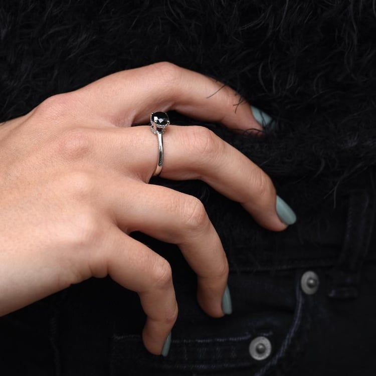 Verlobungsring mit schwarzem und weißen Diamanten Xela 48693