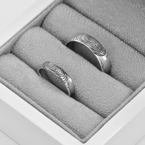 Exklusive Trauringe aus Gold mit Fingerabdruck Hiale
