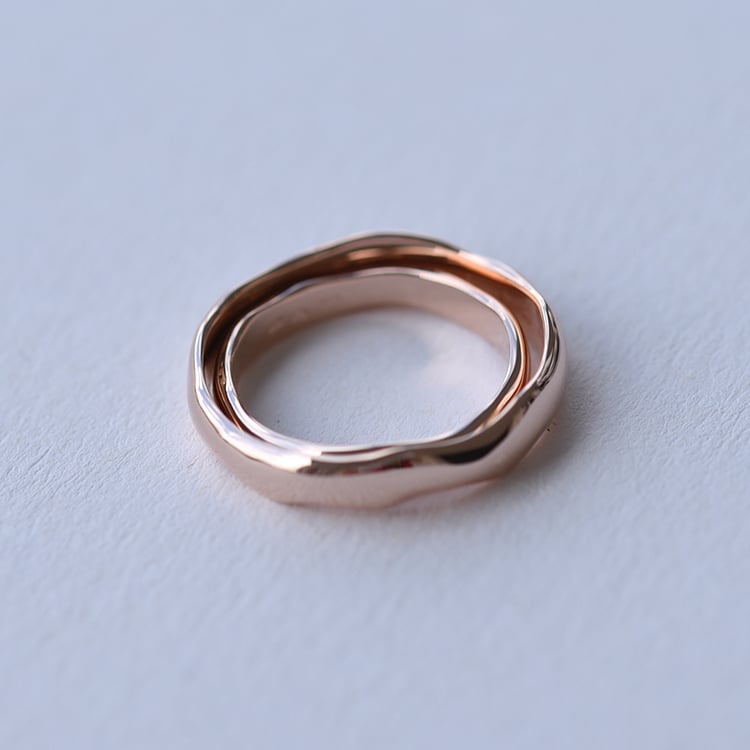 Unregelmäßige Eheringe aus Gold mit Diamanten Parnell 152998