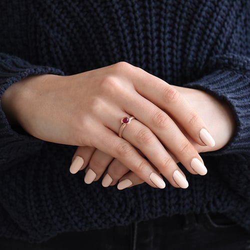 Goldener Ring mit Rose Cut Rubin Layla